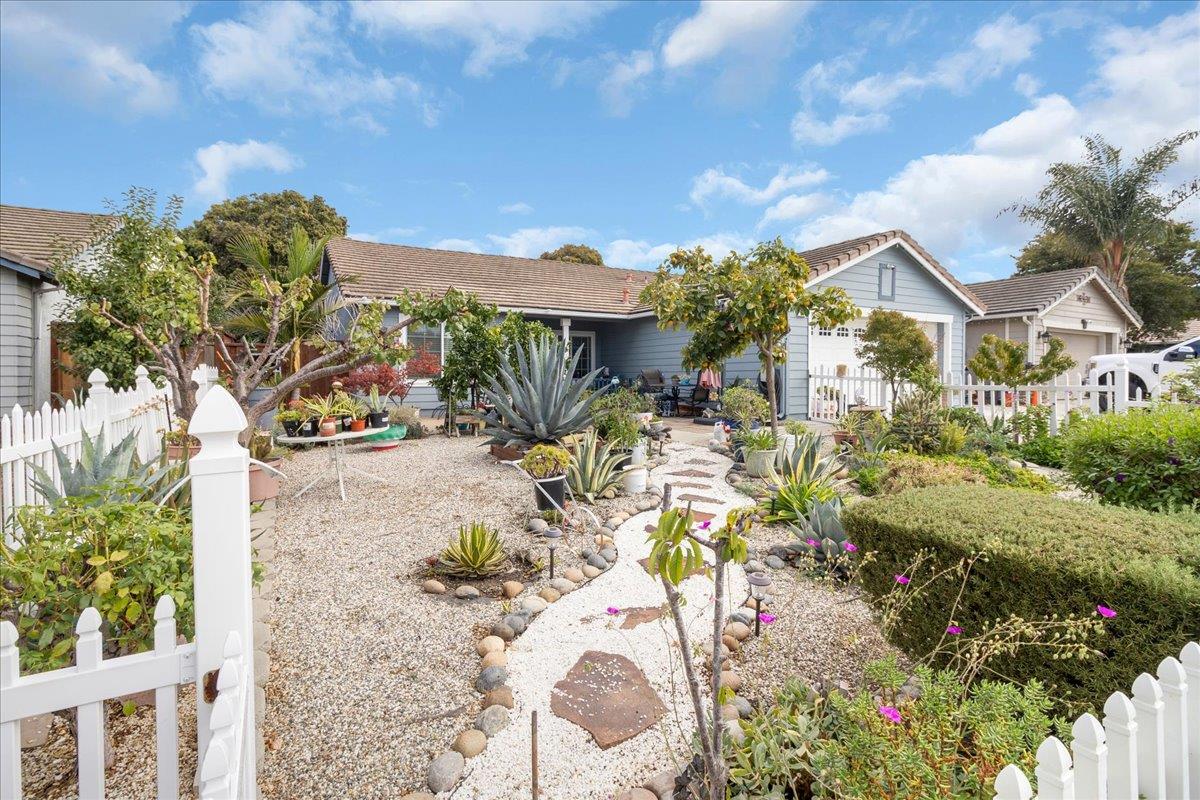 Detail Gallery Image 5 of 37 For 981 Marne Dr, Hollister,  CA 95023 - 3 Beds | 2 Baths