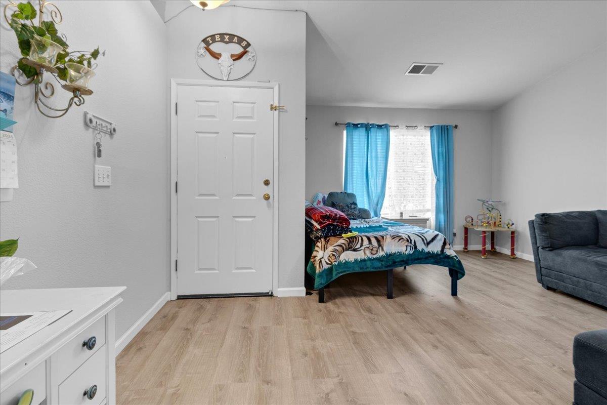 Detail Gallery Image 8 of 37 For 981 Marne Dr, Hollister,  CA 95023 - 3 Beds | 2 Baths