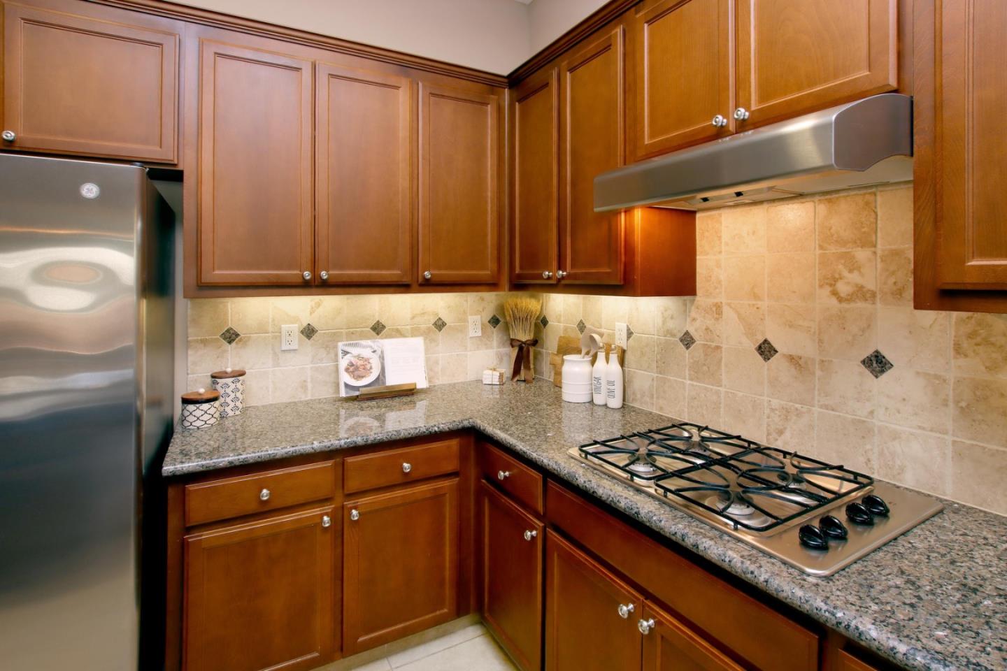 Detail Gallery Image 10 of 44 For 1330 Brigantino Dr, Hollister,  CA 95023 - 4 Beds | 2 Baths