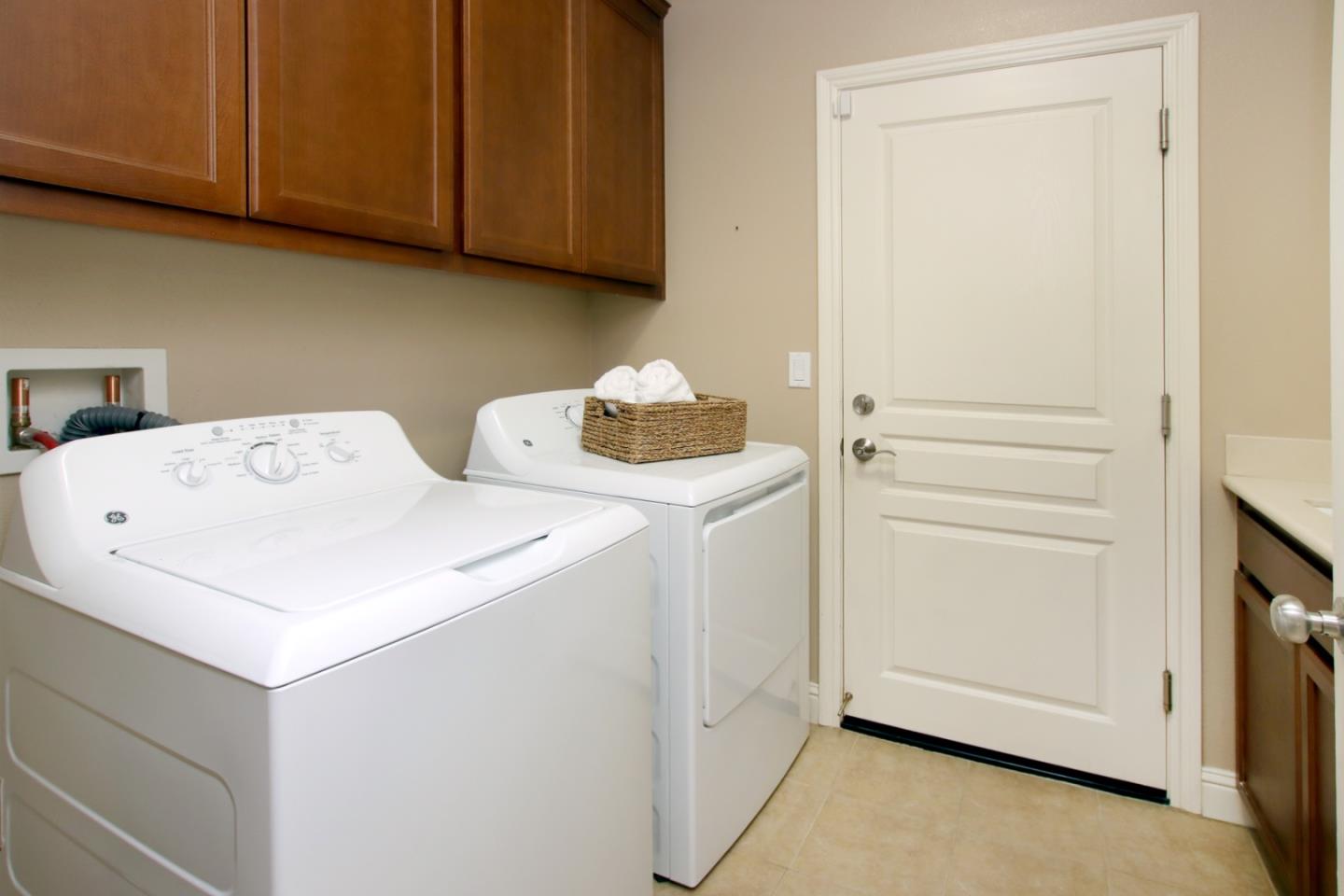 Detail Gallery Image 17 of 44 For 1330 Brigantino Dr, Hollister,  CA 95023 - 4 Beds | 2 Baths