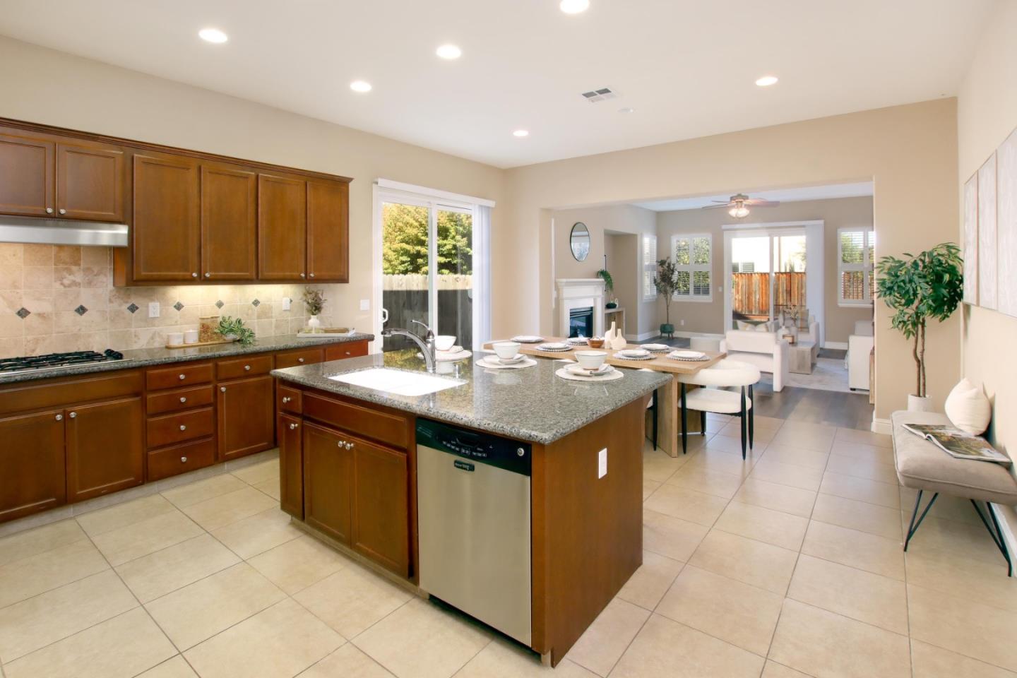 Detail Gallery Image 6 of 44 For 1330 Brigantino Dr, Hollister,  CA 95023 - 4 Beds | 2 Baths