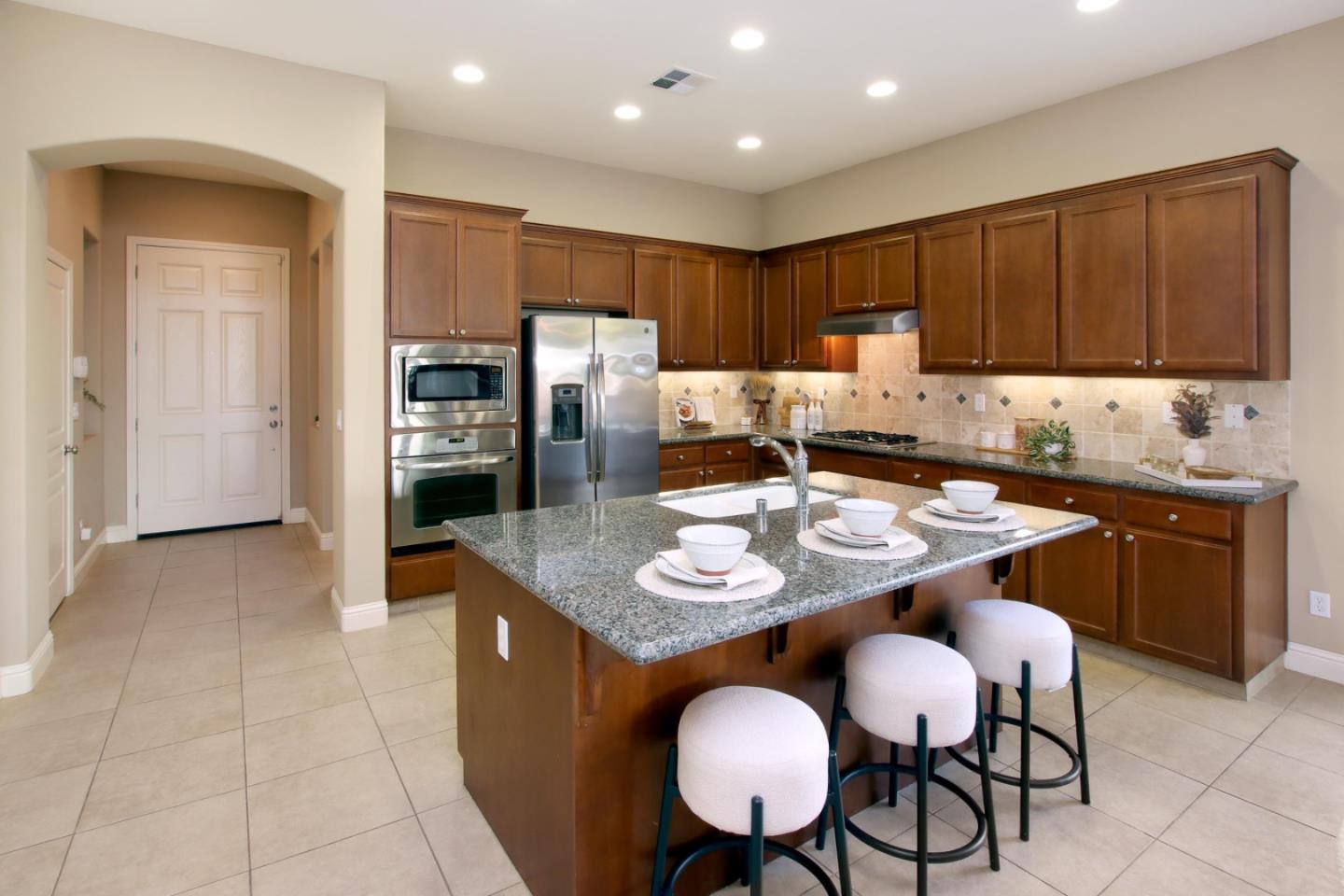 Detail Gallery Image 7 of 44 For 1330 Brigantino Dr, Hollister,  CA 95023 - 4 Beds | 2 Baths