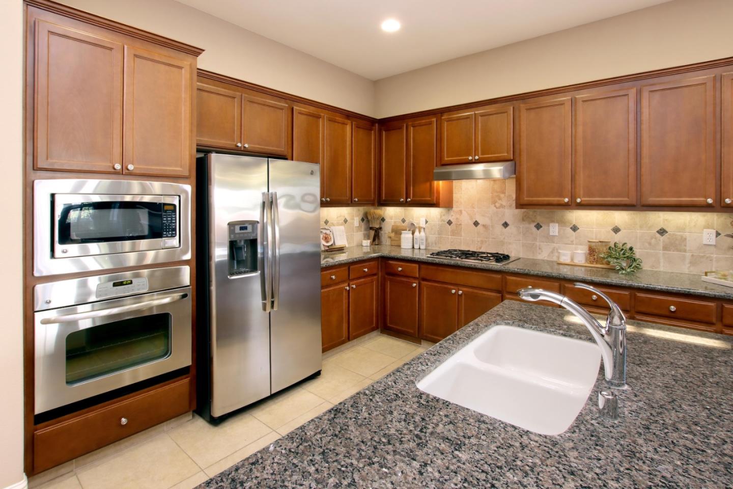 Detail Gallery Image 9 of 44 For 1330 Brigantino Dr, Hollister,  CA 95023 - 4 Beds | 2 Baths