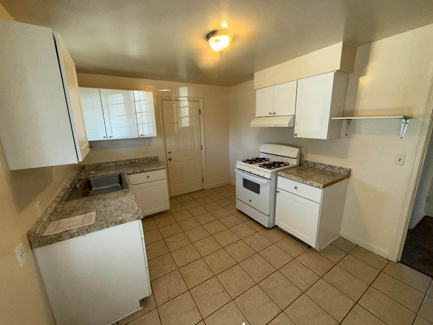 Detail Gallery Image 3 of 19 For 1531 E Alisal St, Salinas,  CA 93905 - 2 Beds | 1 Baths