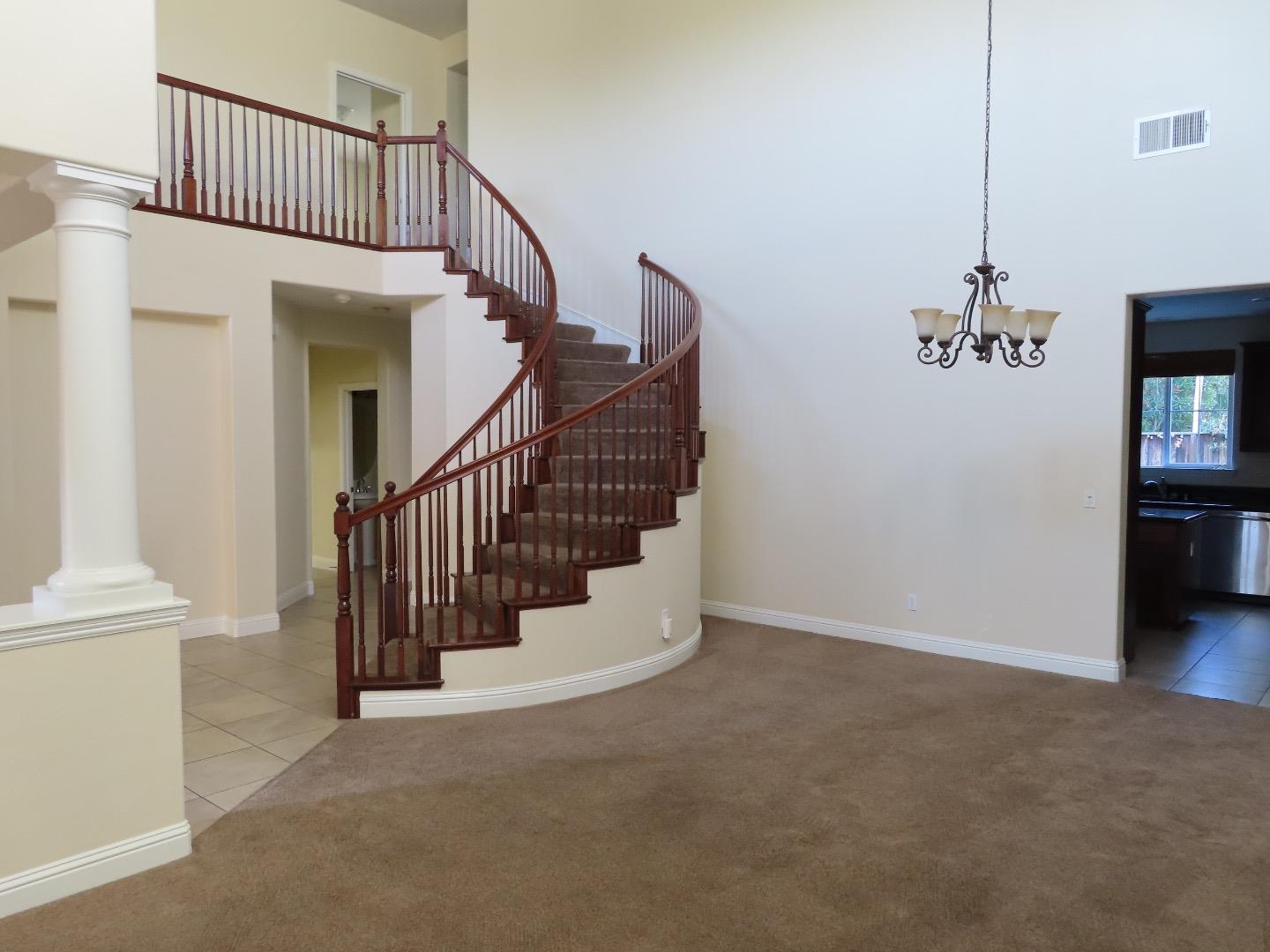 Detail Gallery Image 5 of 17 For 176 N Sierra Madre St, Tracy,  CA 95391 - 4 Beds | 3/1 Baths