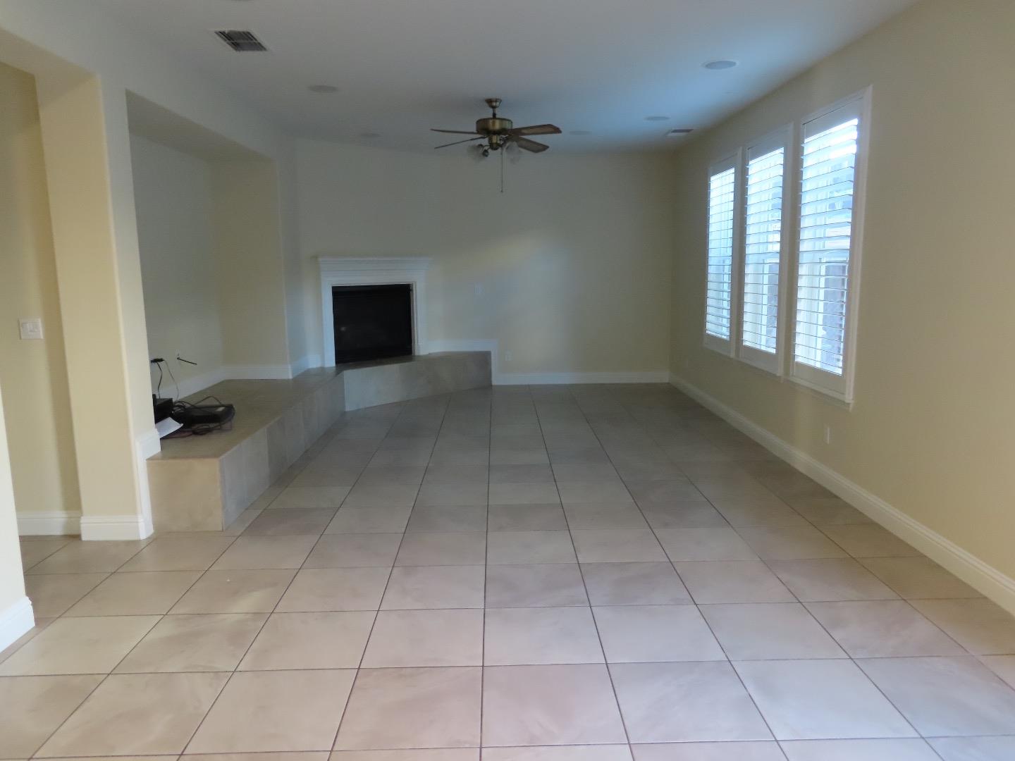 Detail Gallery Image 6 of 17 For 176 N Sierra Madre St, Tracy,  CA 95391 - 4 Beds | 3/1 Baths