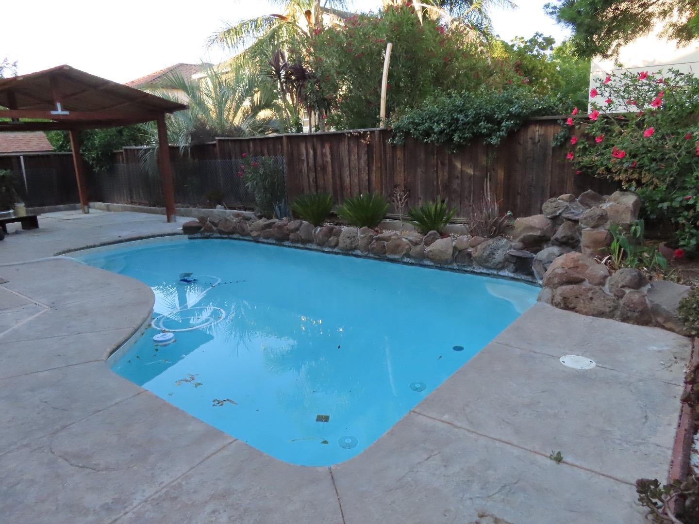 Detail Gallery Image 7 of 17 For 176 N Sierra Madre St, Tracy,  CA 95391 - 4 Beds | 3/1 Baths