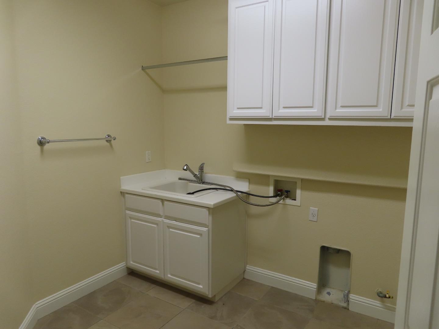 Detail Gallery Image 9 of 17 For 176 N Sierra Madre St, Tracy,  CA 95391 - 4 Beds | 3/1 Baths