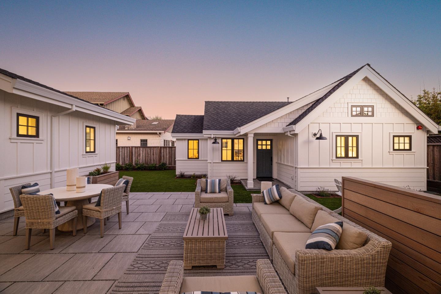 Detail Gallery Image 10 of 48 For 655 Potter Ave, Half Moon Bay,  CA 94019 - 4 Beds | 3/1 Baths