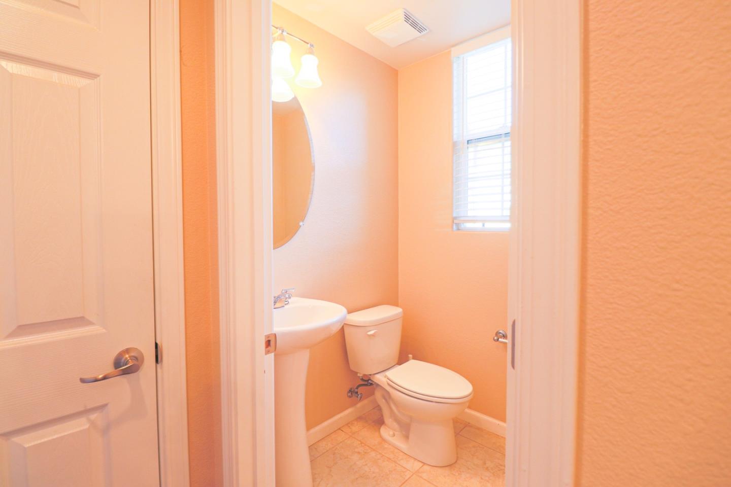 Detail Gallery Image 11 of 34 For 5898 via Lugano, Fremont,  CA 94555 - 3 Beds | 3/1 Baths