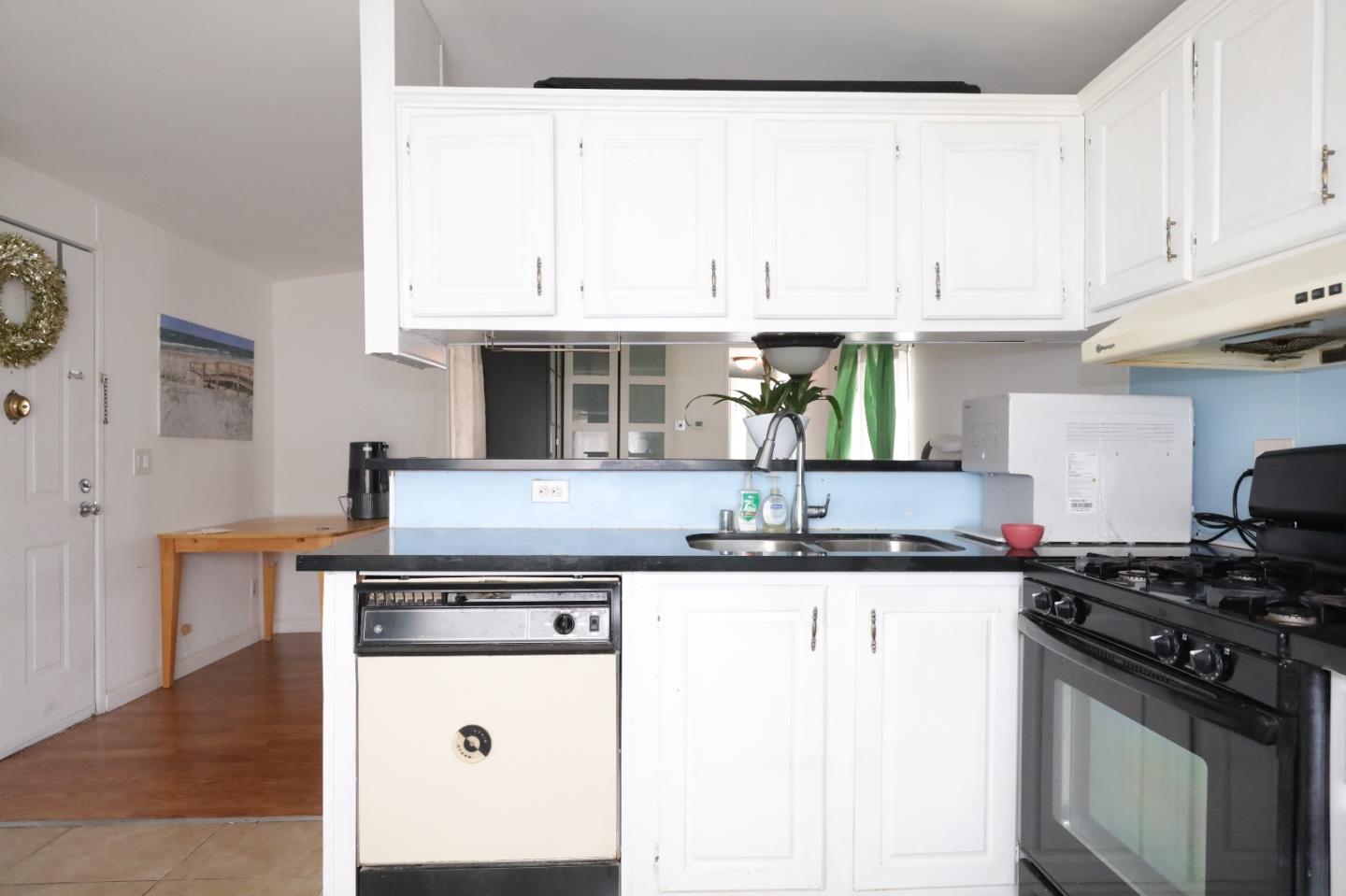 Detail Gallery Image 10 of 12 For 60 Wilson Way #150,  Milpitas,  CA 95035 - 1 Beds | 2 Baths