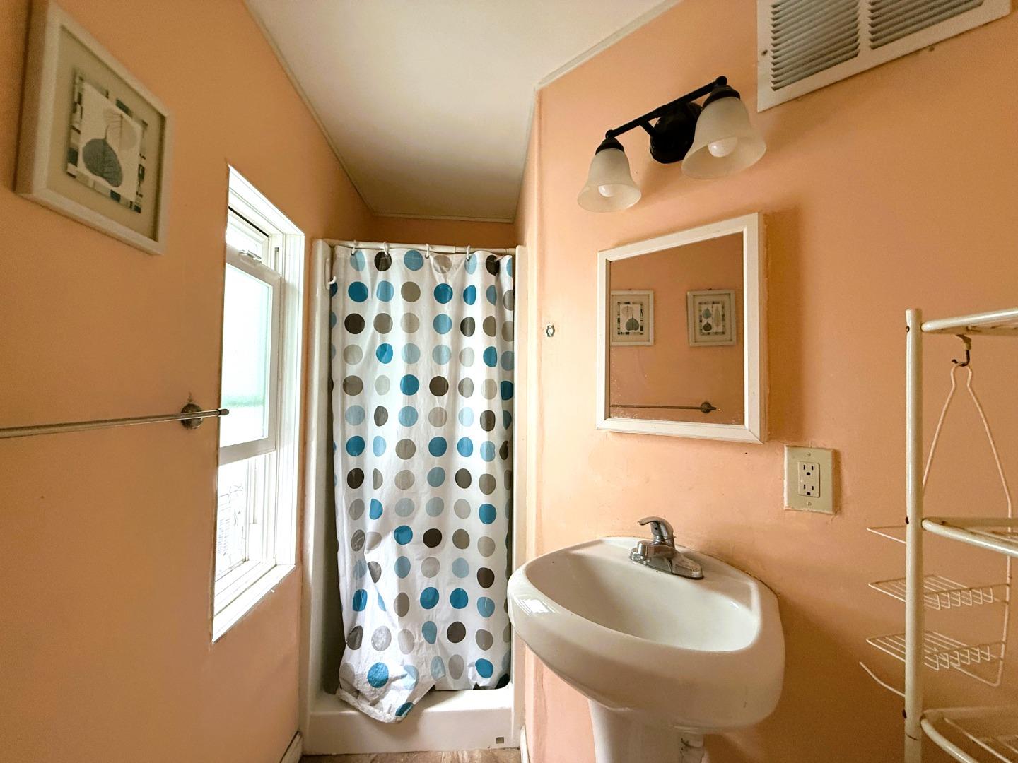 Detail Gallery Image 3 of 12 For 60 Wilson Way #150,  Milpitas,  CA 95035 - 1 Beds | 2 Baths