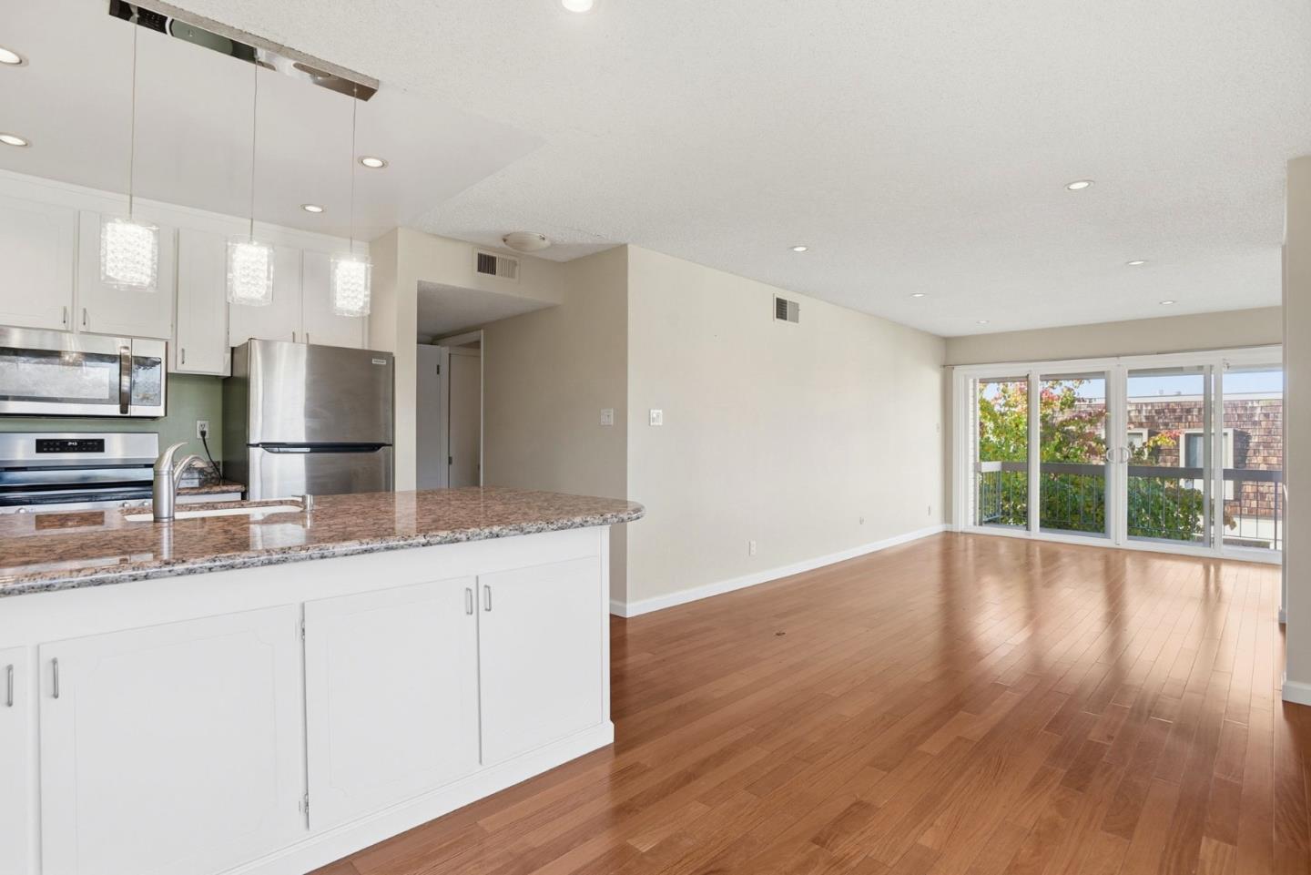 Detail Gallery Image 11 of 29 For 707 Fathom Dr #211,  San Mateo,  CA 94404 - 1 Beds | 1 Baths