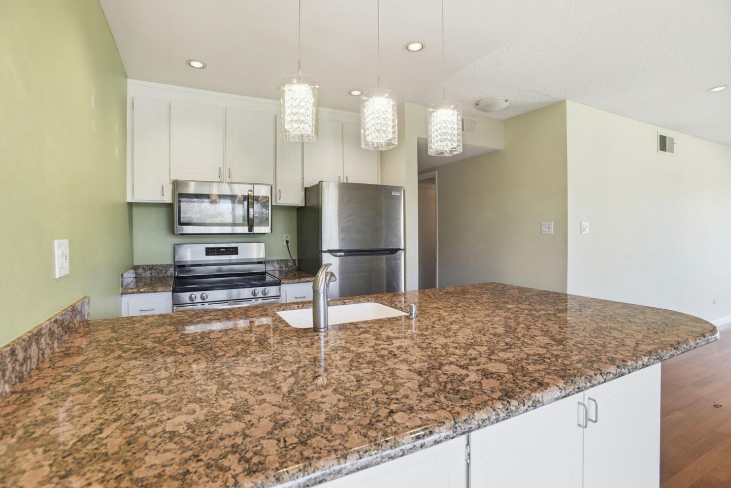 Detail Gallery Image 12 of 29 For 707 Fathom Dr #211,  San Mateo,  CA 94404 - 1 Beds | 1 Baths