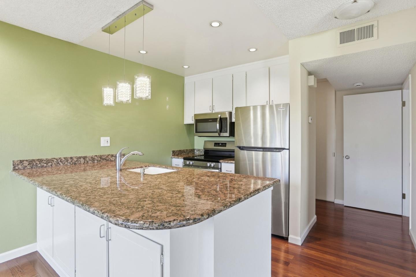Detail Gallery Image 13 of 29 For 707 Fathom Dr #211,  San Mateo,  CA 94404 - 1 Beds | 1 Baths