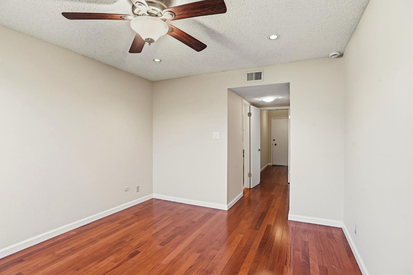 Detail Gallery Image 22 of 29 For 707 Fathom Dr #211,  San Mateo,  CA 94404 - 1 Beds | 1 Baths