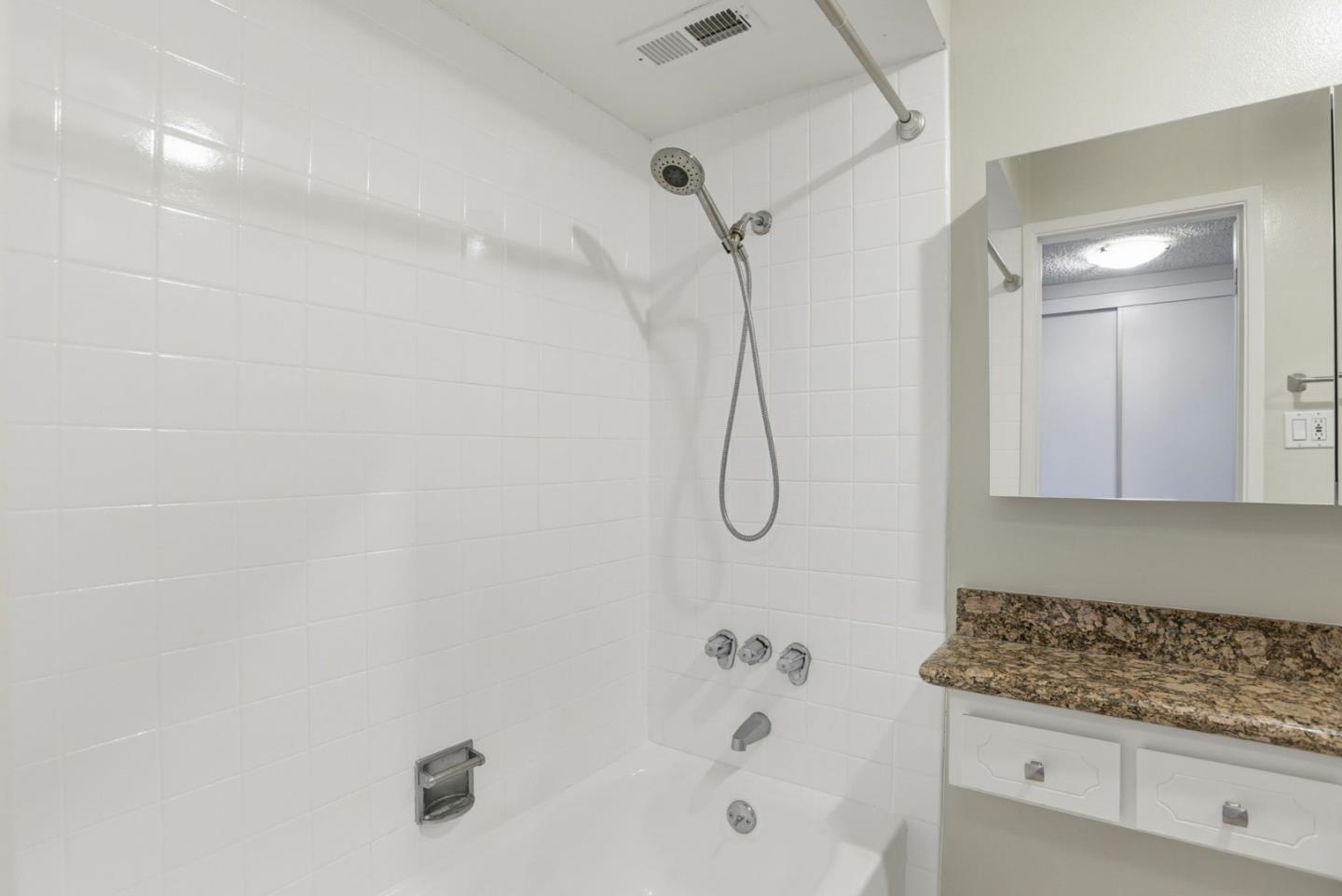 Detail Gallery Image 24 of 29 For 707 Fathom Dr #211,  San Mateo,  CA 94404 - 1 Beds | 1 Baths