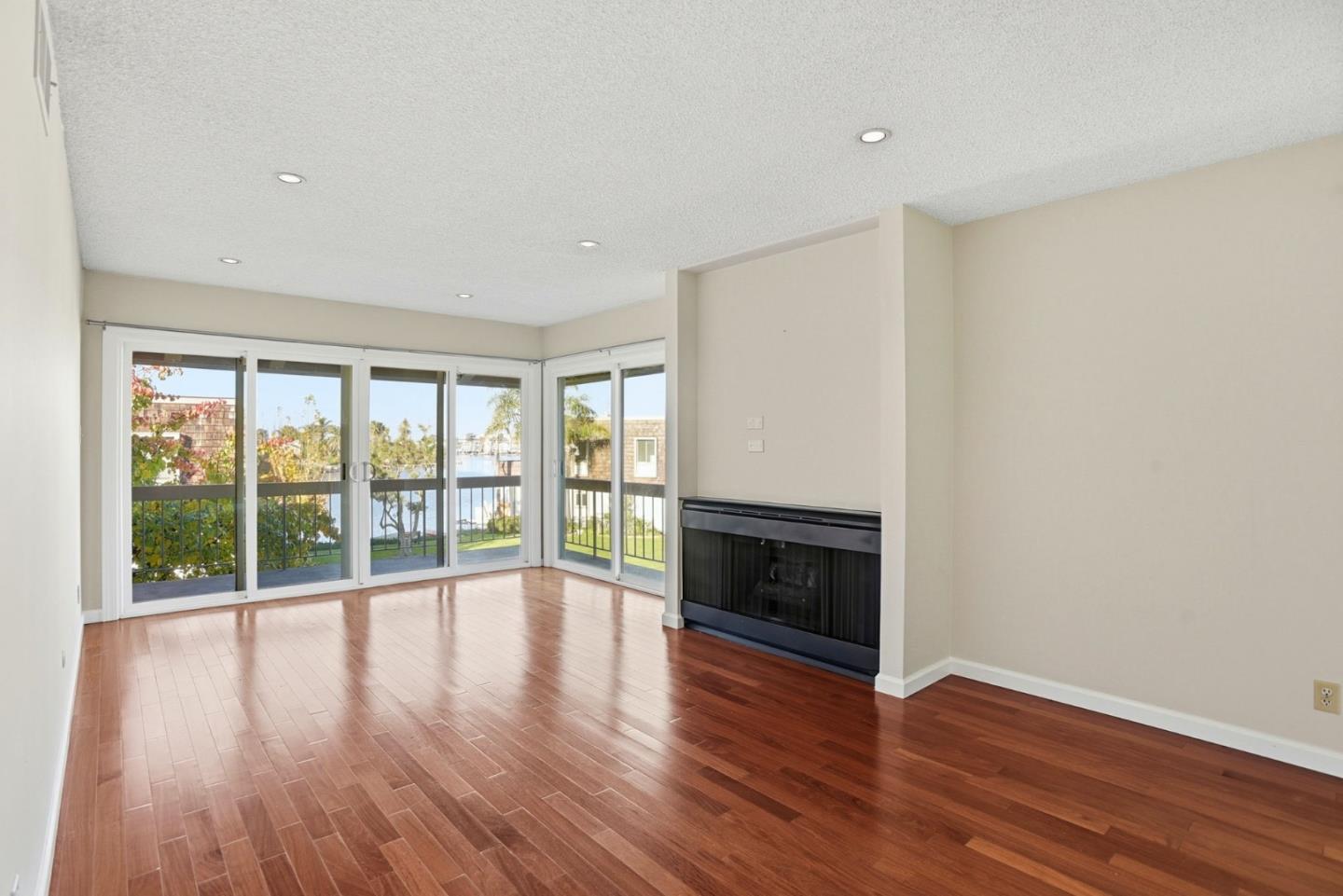 Detail Gallery Image 5 of 29 For 707 Fathom Dr #211,  San Mateo,  CA 94404 - 1 Beds | 1 Baths