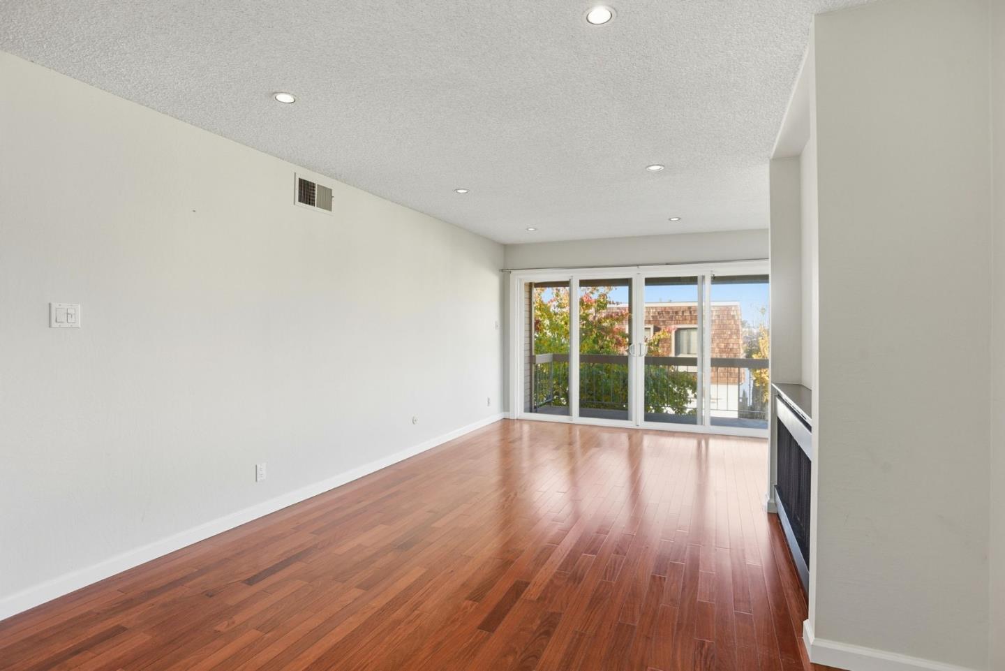 Detail Gallery Image 7 of 29 For 707 Fathom Dr #211,  San Mateo,  CA 94404 - 1 Beds | 1 Baths