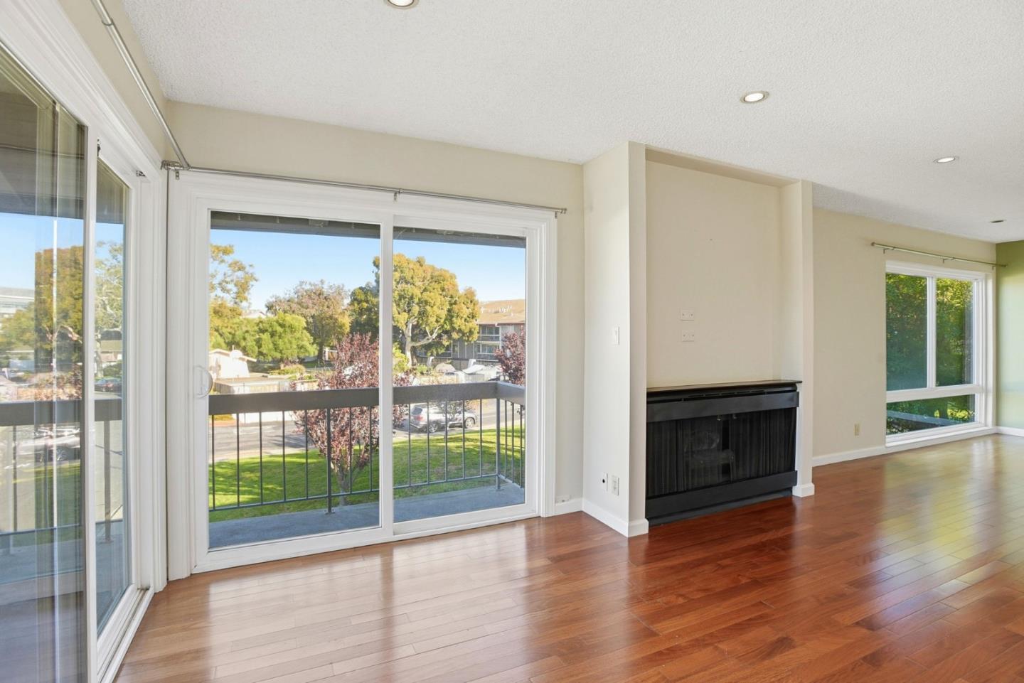 Detail Gallery Image 8 of 29 For 707 Fathom Dr #211,  San Mateo,  CA 94404 - 1 Beds | 1 Baths