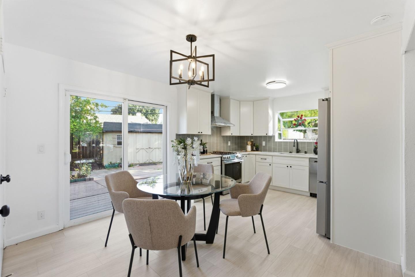 Detail Gallery Image 6 of 75 For 5112 Edenview Dr, San Jose,  CA 95111 - 4 Beds | 2/1 Baths