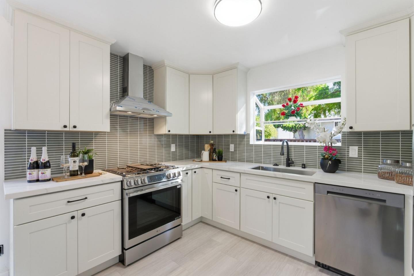 Detail Gallery Image 8 of 75 For 5112 Edenview Dr, San Jose,  CA 95111 - 4 Beds | 2/1 Baths