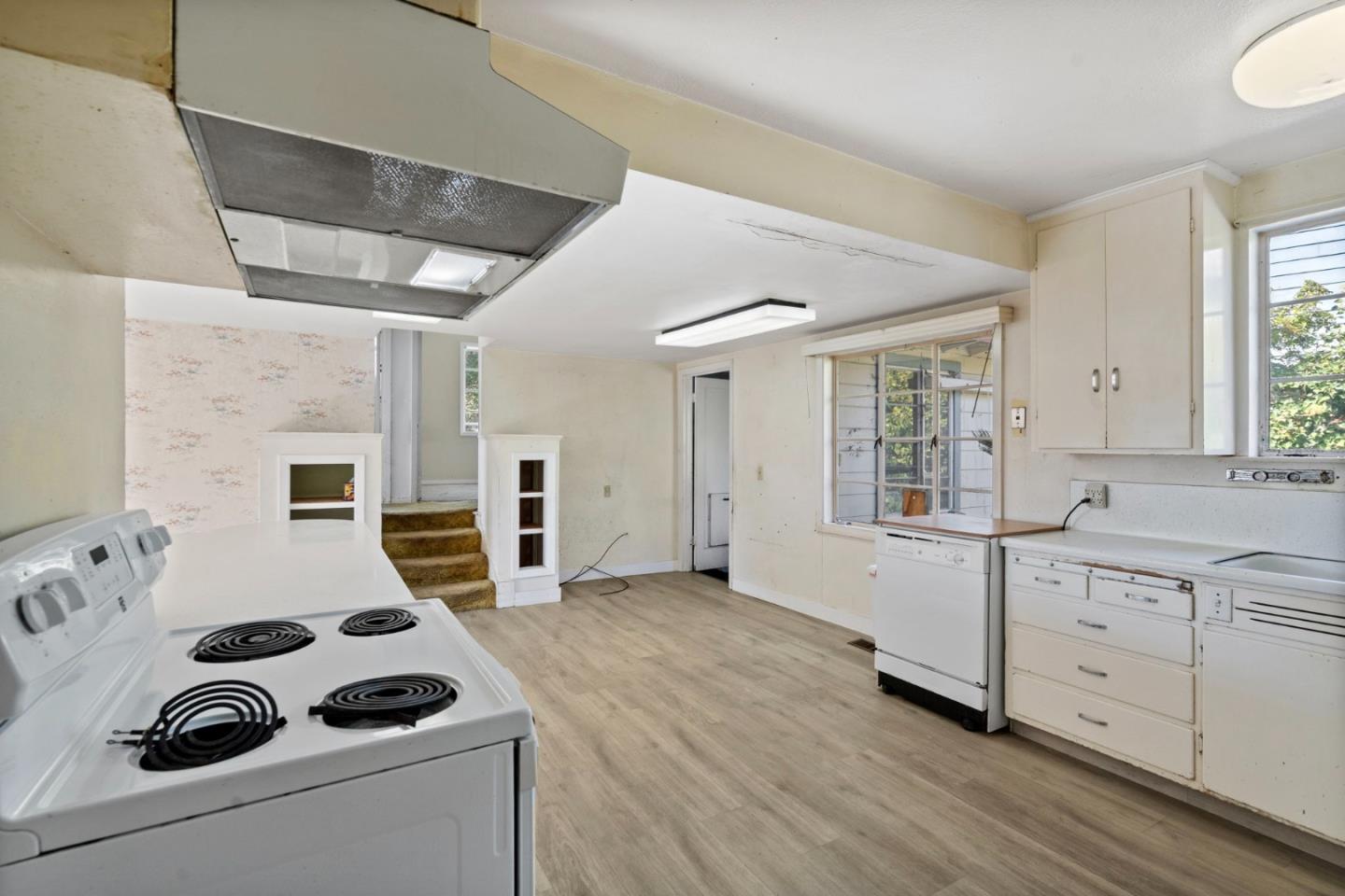 Detail Gallery Image 14 of 37 For 2326 Buena Vista Ave, Belmont,  CA 94002 - 4 Beds | 2 Baths