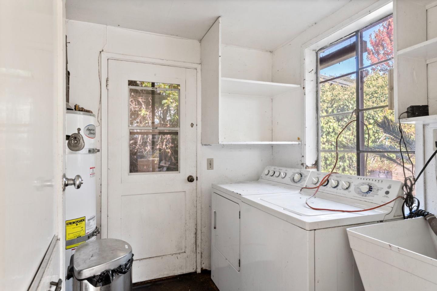 Detail Gallery Image 15 of 37 For 2326 Buena Vista Ave, Belmont,  CA 94002 - 4 Beds | 2 Baths