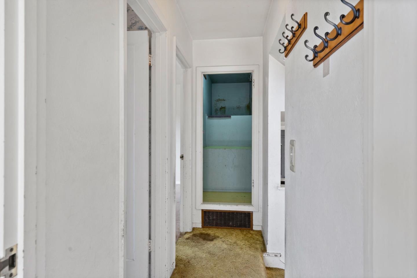 Detail Gallery Image 16 of 37 For 2326 Buena Vista Ave, Belmont,  CA 94002 - 4 Beds | 2 Baths