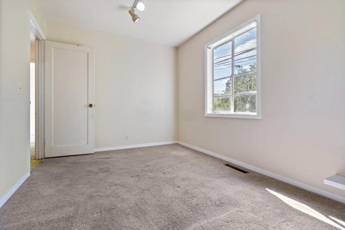 Detail Gallery Image 19 of 37 For 2326 Buena Vista Ave, Belmont,  CA 94002 - 4 Beds | 2 Baths