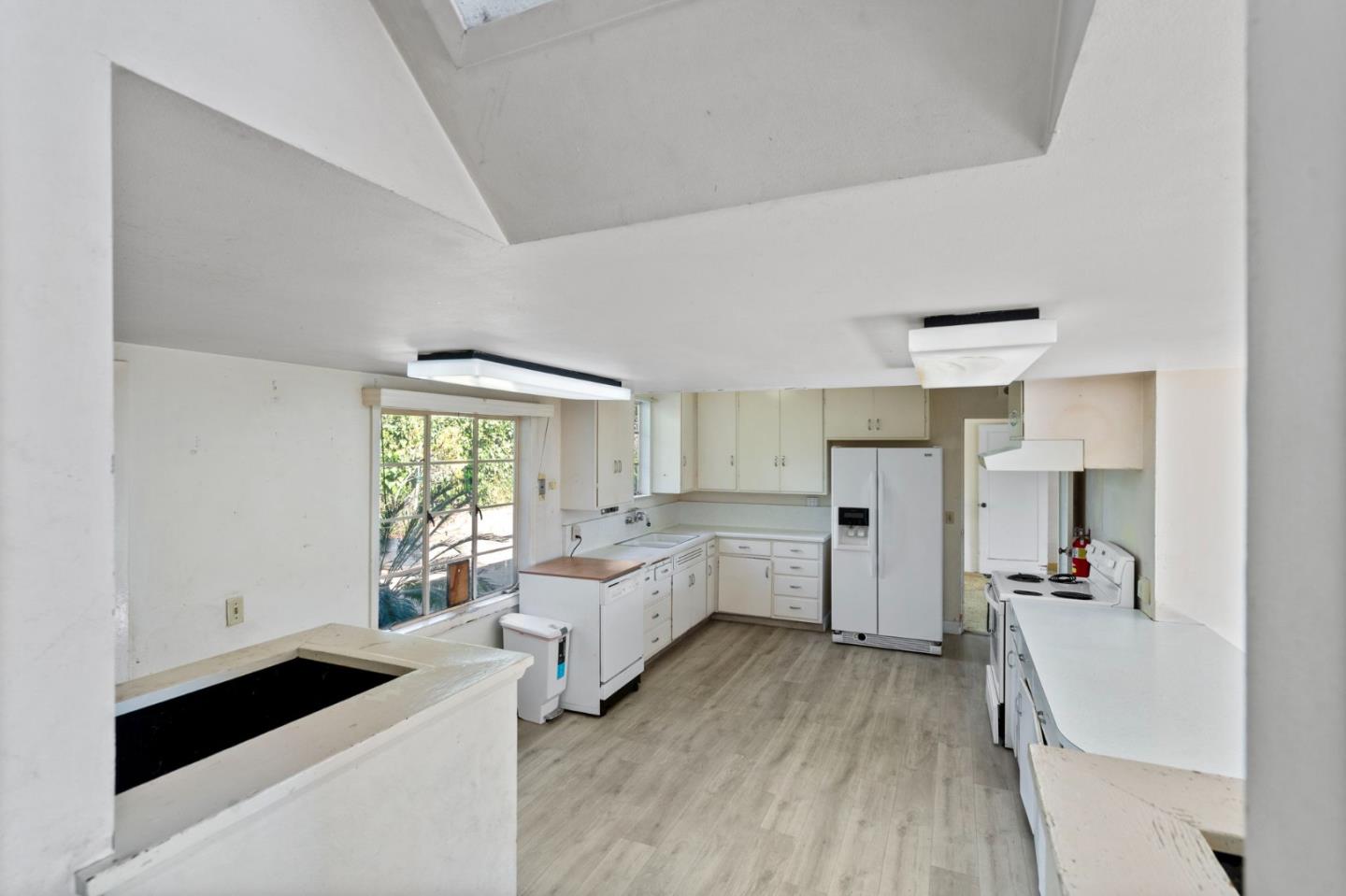 Detail Gallery Image 25 of 37 For 2326 Buena Vista Ave, Belmont,  CA 94002 - 4 Beds | 2 Baths