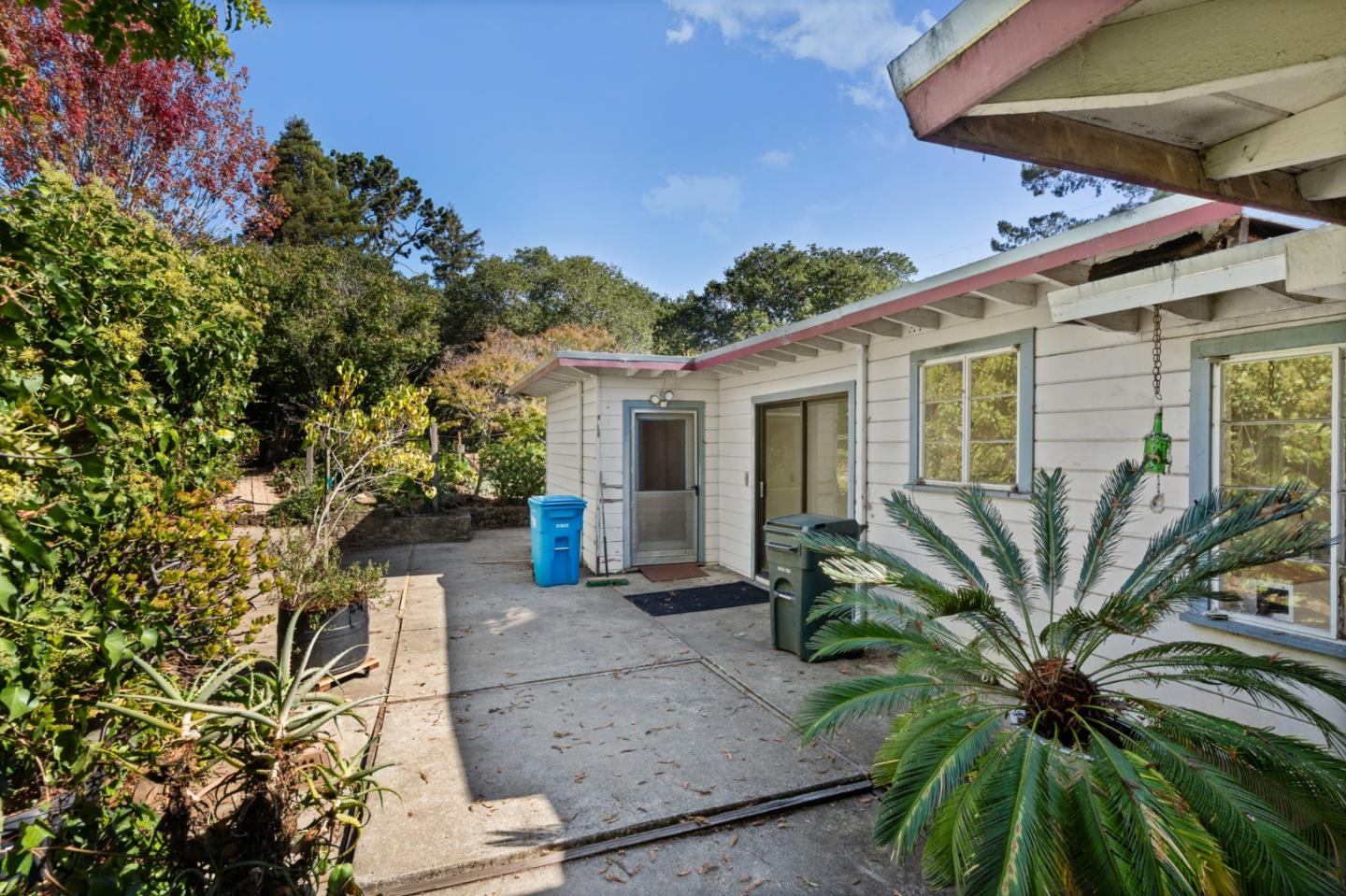 Detail Gallery Image 34 of 37 For 2326 Buena Vista Ave, Belmont,  CA 94002 - 4 Beds | 2 Baths