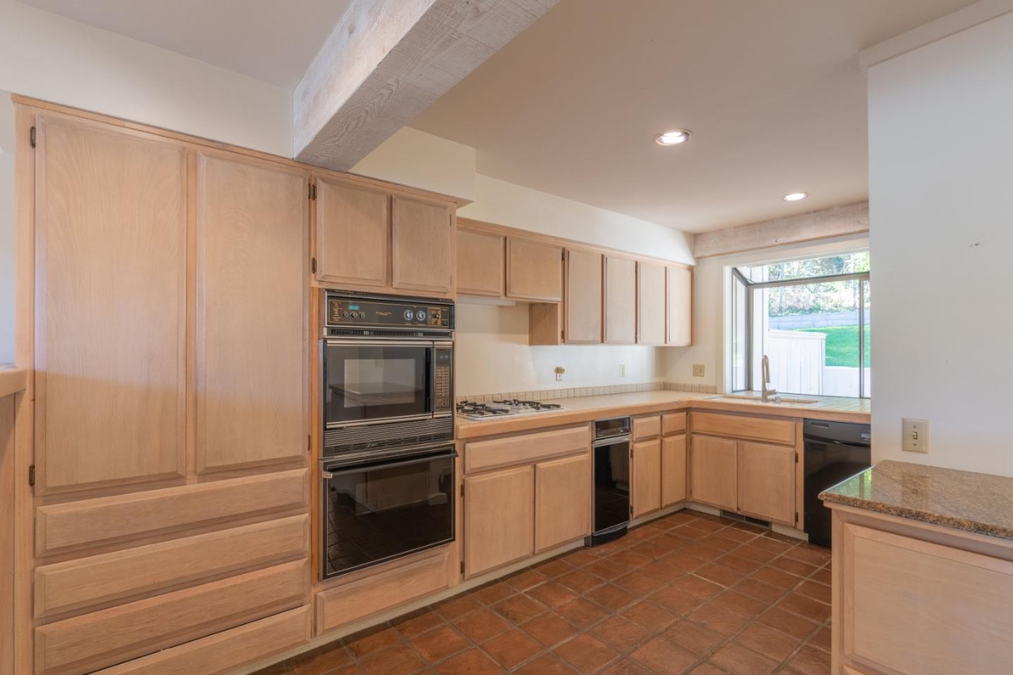 Detail Gallery Image 10 of 41 For 9665 Willow Ct, Carmel Valley,  CA 93923 - 3 Beds | 3/1 Baths