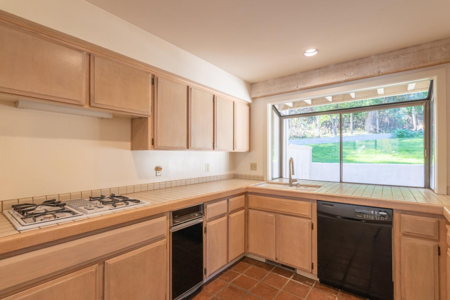 Detail Gallery Image 12 of 41 For 9665 Willow Ct, Carmel Valley,  CA 93923 - 3 Beds | 3/1 Baths