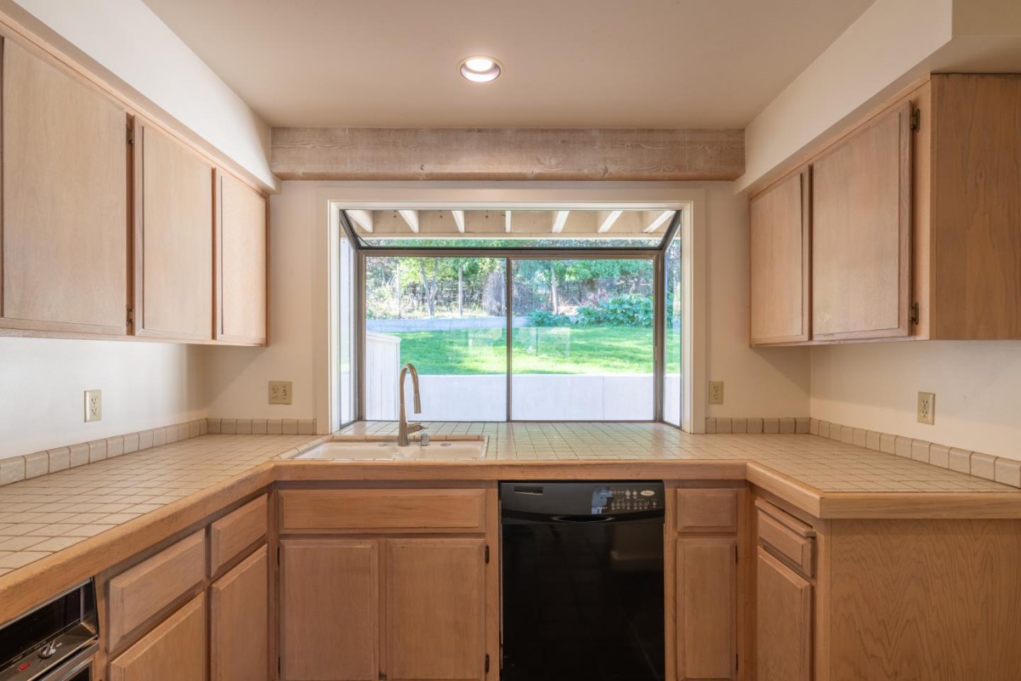 Detail Gallery Image 13 of 41 For 9665 Willow Ct, Carmel Valley,  CA 93923 - 3 Beds | 3/1 Baths