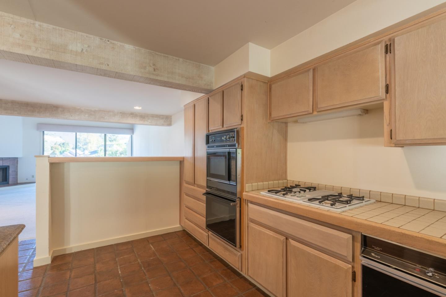 Detail Gallery Image 14 of 41 For 9665 Willow Ct, Carmel Valley,  CA 93923 - 3 Beds | 3/1 Baths