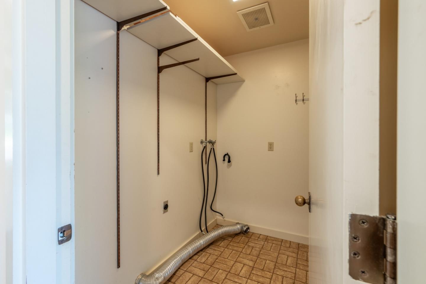 Detail Gallery Image 19 of 41 For 9665 Willow Ct, Carmel Valley,  CA 93923 - 3 Beds | 3/1 Baths