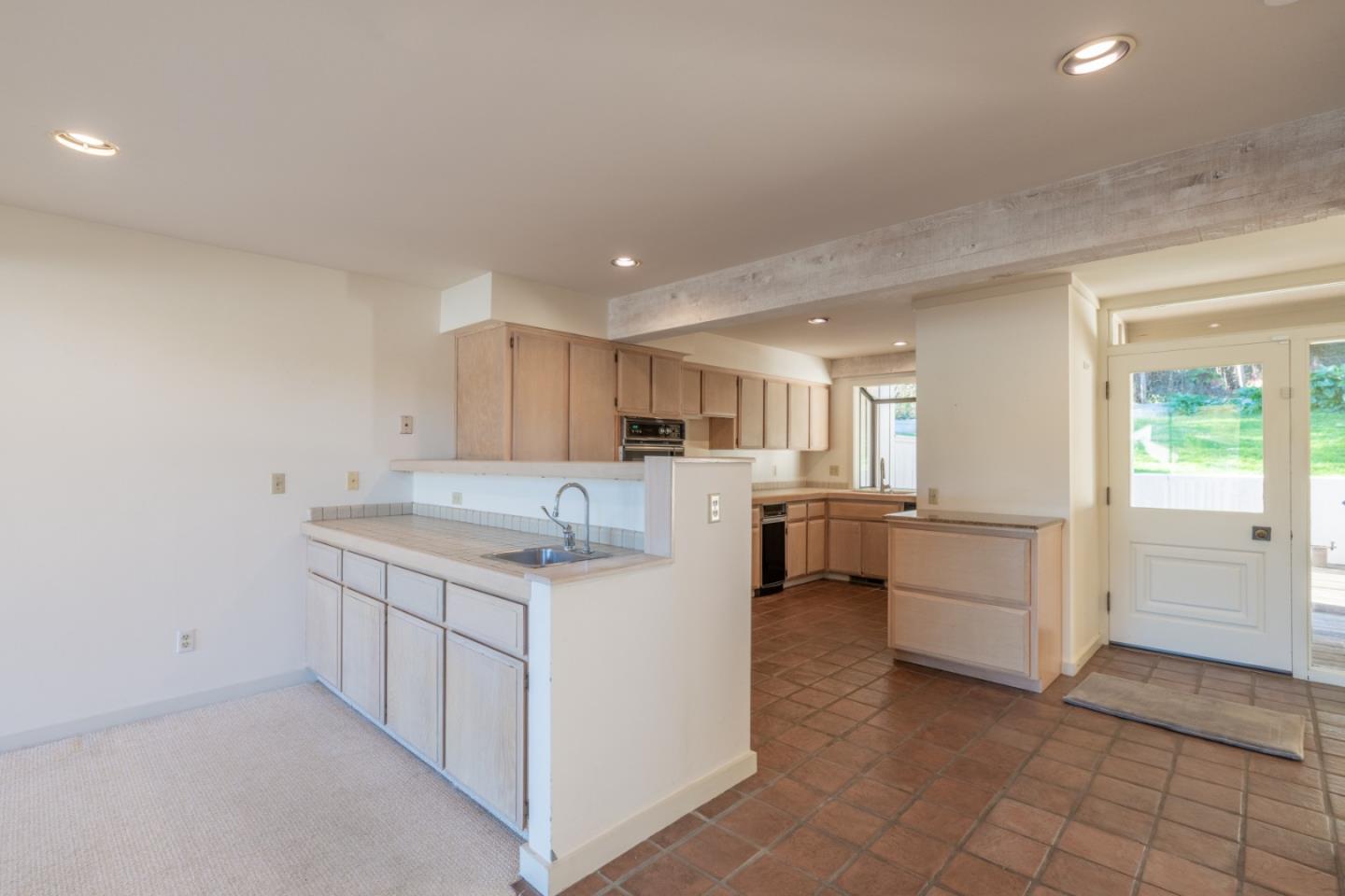 Detail Gallery Image 9 of 41 For 9665 Willow Ct, Carmel Valley,  CA 93923 - 3 Beds | 3/1 Baths