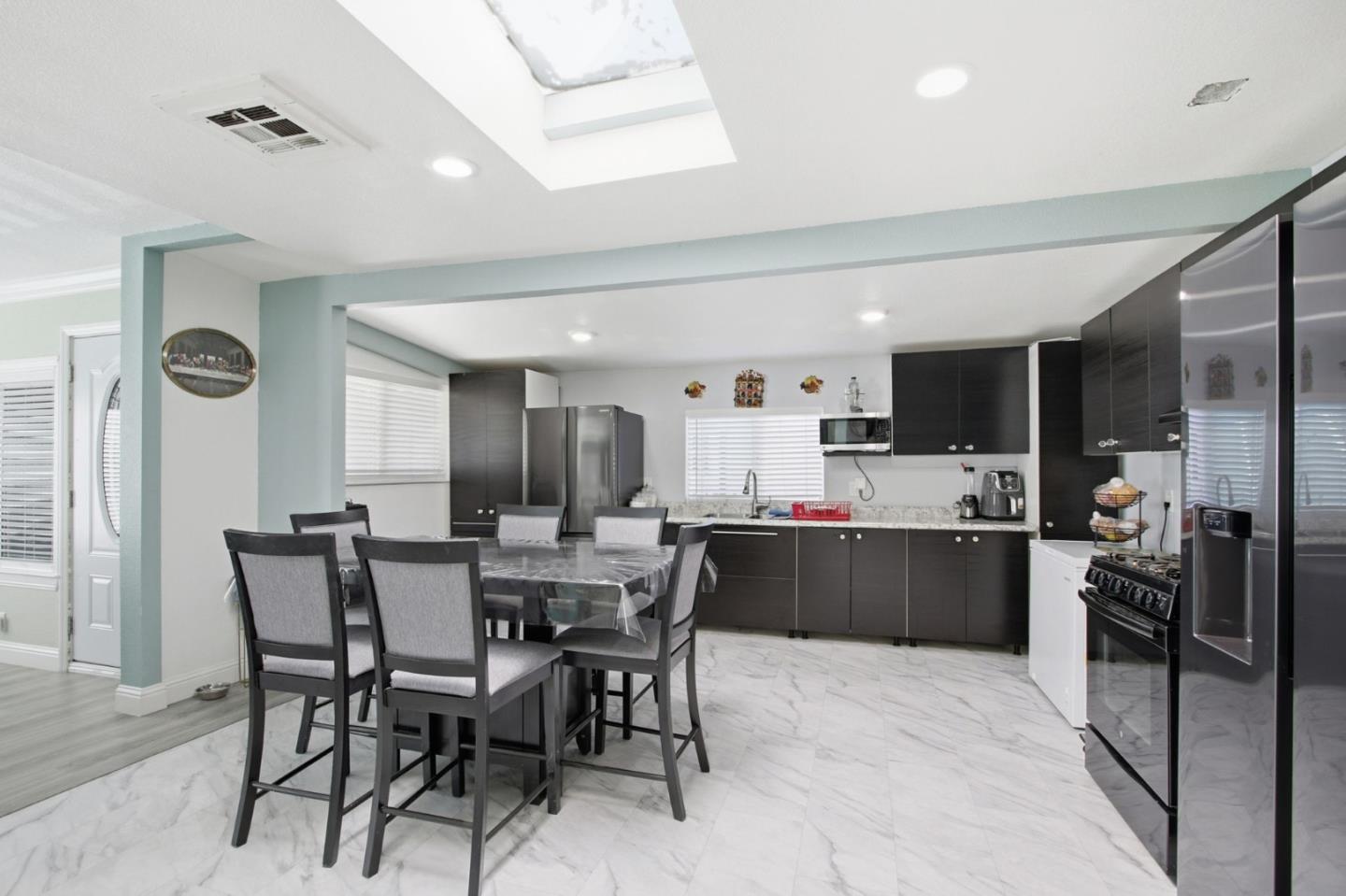 Detail Gallery Image 14 of 51 For 260 Chateau La Salle #260,  San Jose,  CA 95111 - 3 Beds | 2 Baths