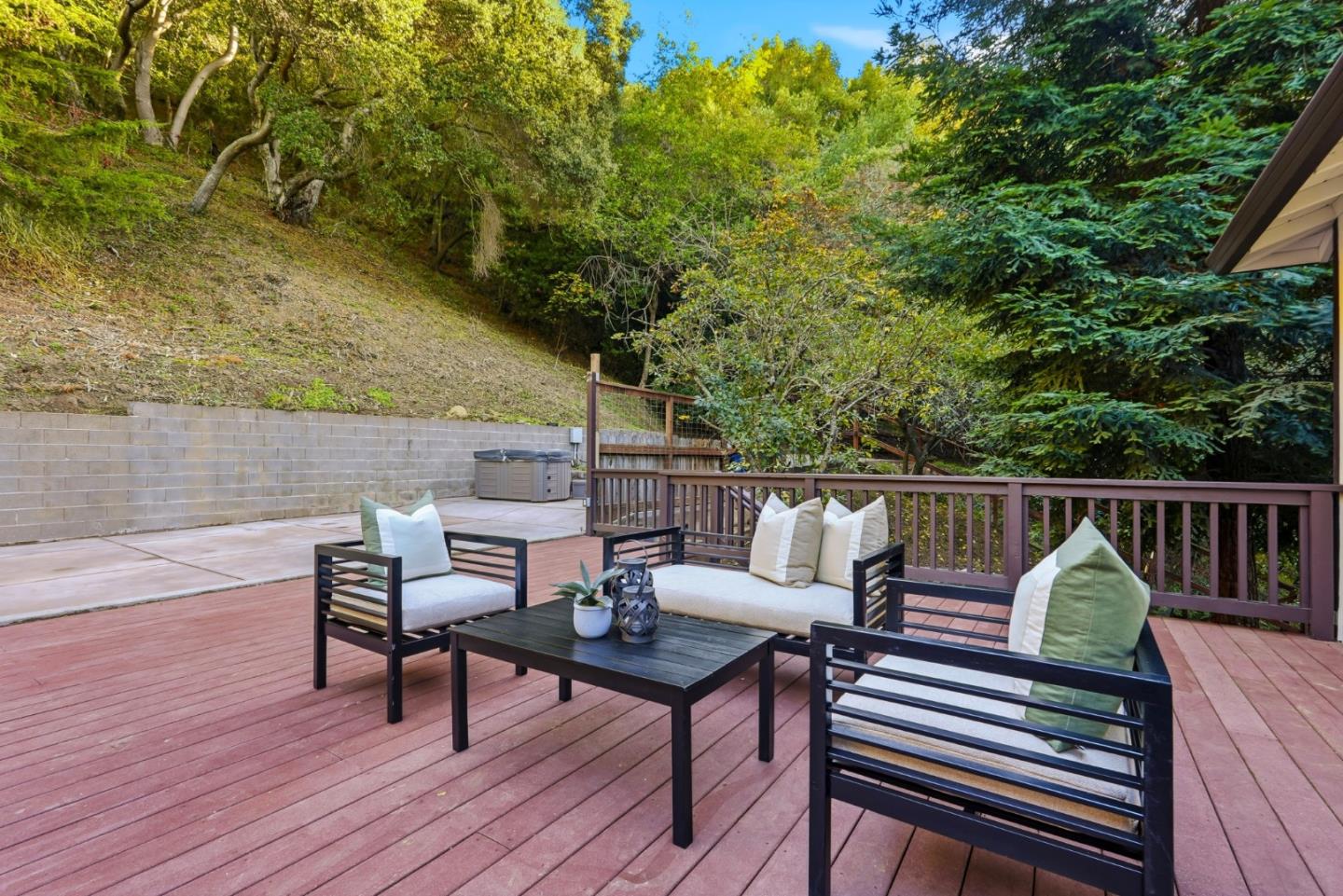 Detail Gallery Image 10 of 84 For 5603 Crow Canyon Rd, Castro Valley,  CA 94552 - 6 Beds | 2/1 Baths