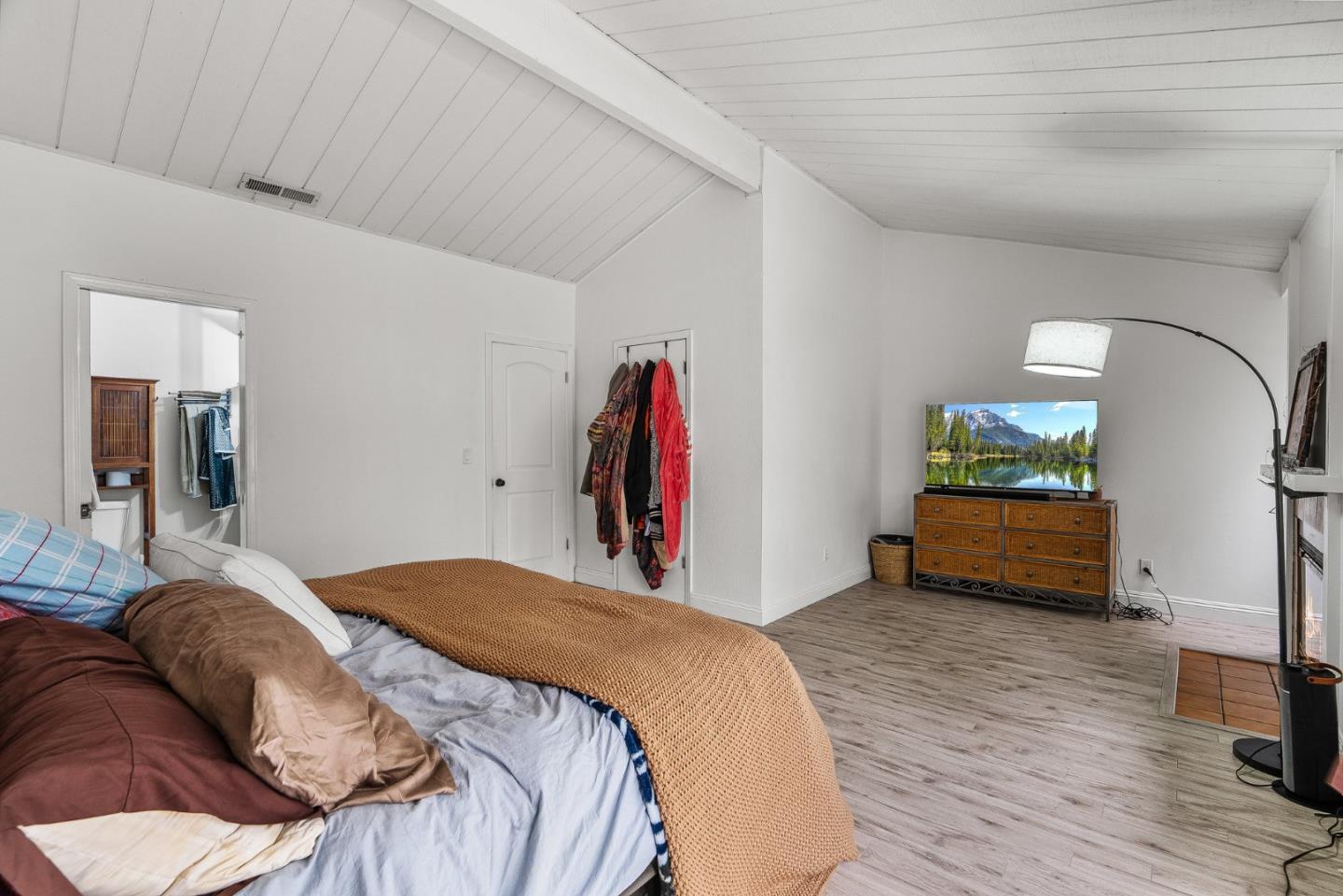 Detail Gallery Image 12 of 22 For 2906 Leotar Cir, Santa Cruz,  CA 95062 - 2 Beds | 2/1 Baths