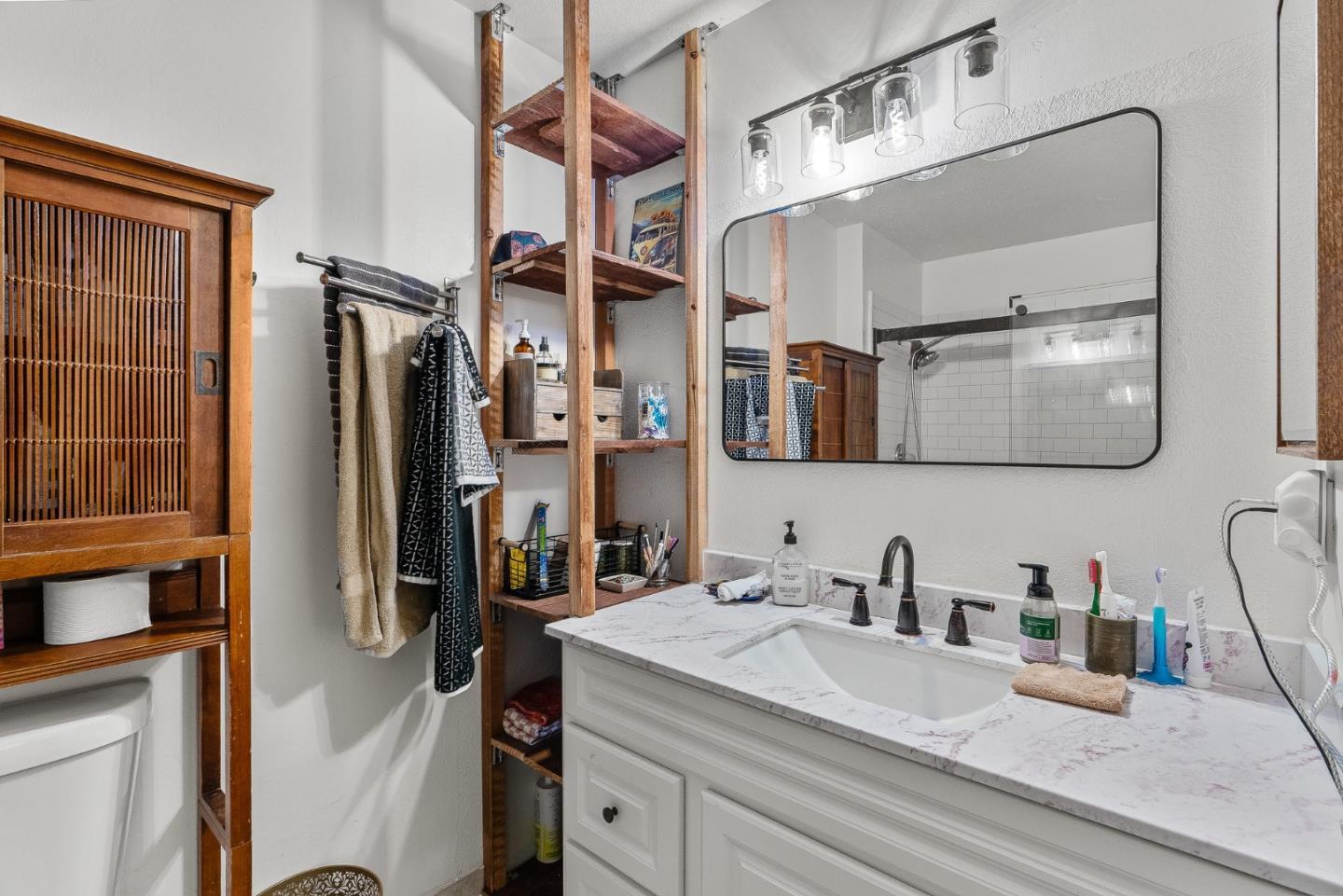 Detail Gallery Image 15 of 22 For 2906 Leotar Cir, Santa Cruz,  CA 95062 - 2 Beds | 2/1 Baths