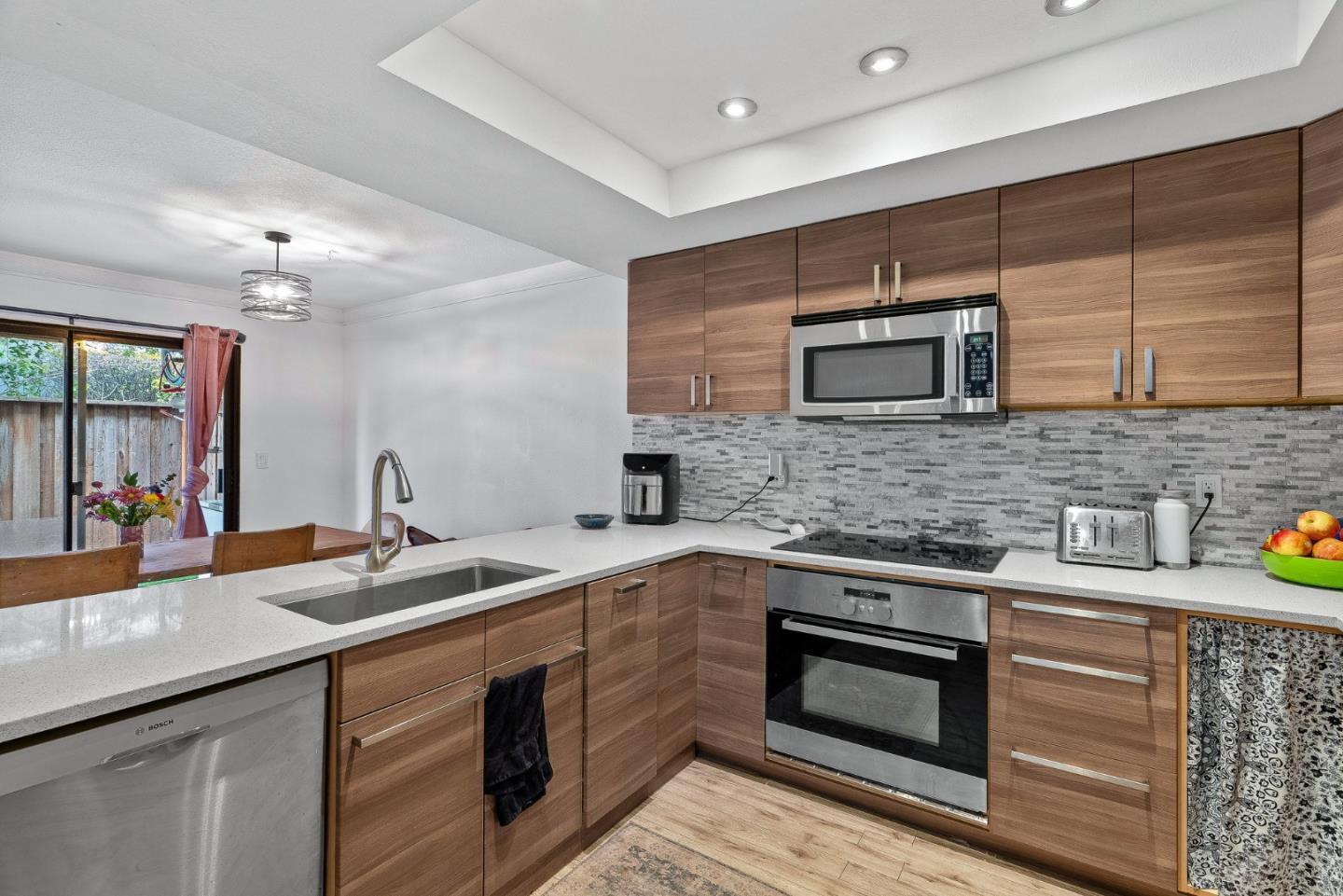 Detail Gallery Image 2 of 22 For 2906 Leotar Cir, Santa Cruz,  CA 95062 - 2 Beds | 2/1 Baths