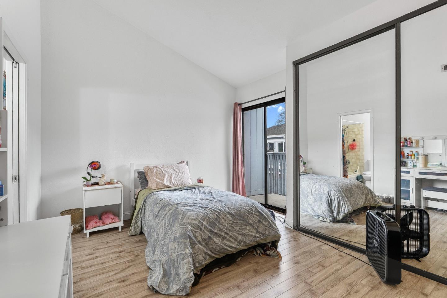 Detail Gallery Image 7 of 22 For 2906 Leotar Cir, Santa Cruz,  CA 95062 - 2 Beds | 2/1 Baths