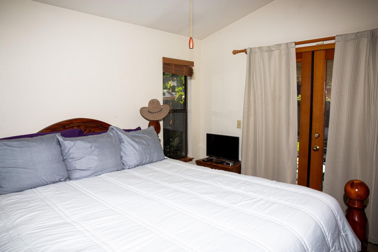 Detail Gallery Image 12 of 22 For 2024 Princeton Ct, Los Banos,  CA 93635 - 3 Beds | 2 Baths