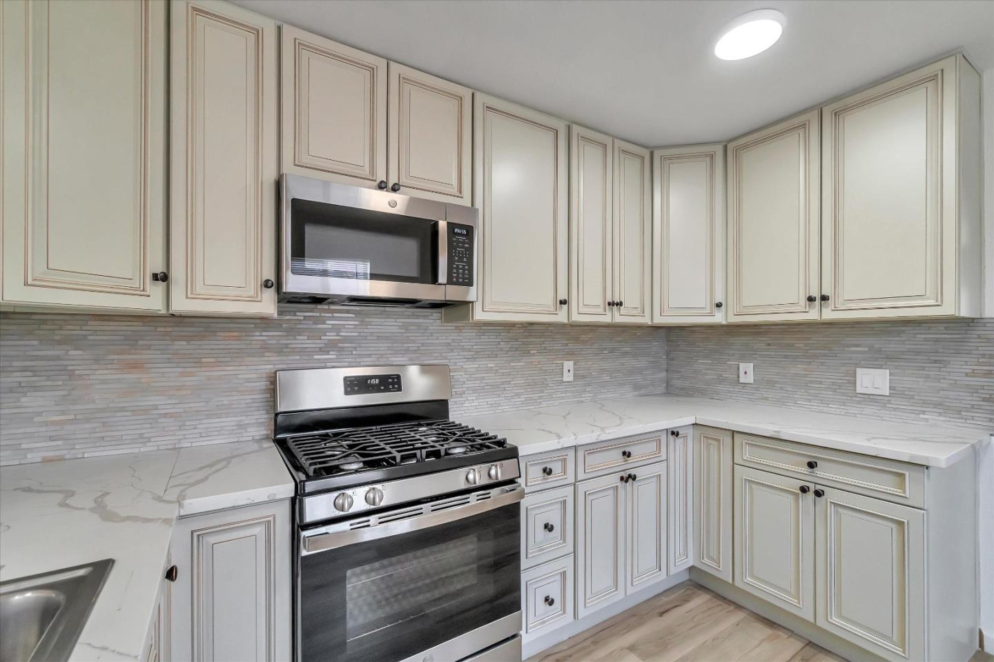 Detail Gallery Image 11 of 19 For 5820 Dewey Blvd, Sacramento,  CA 95824 - 2 Beds | 1 Baths