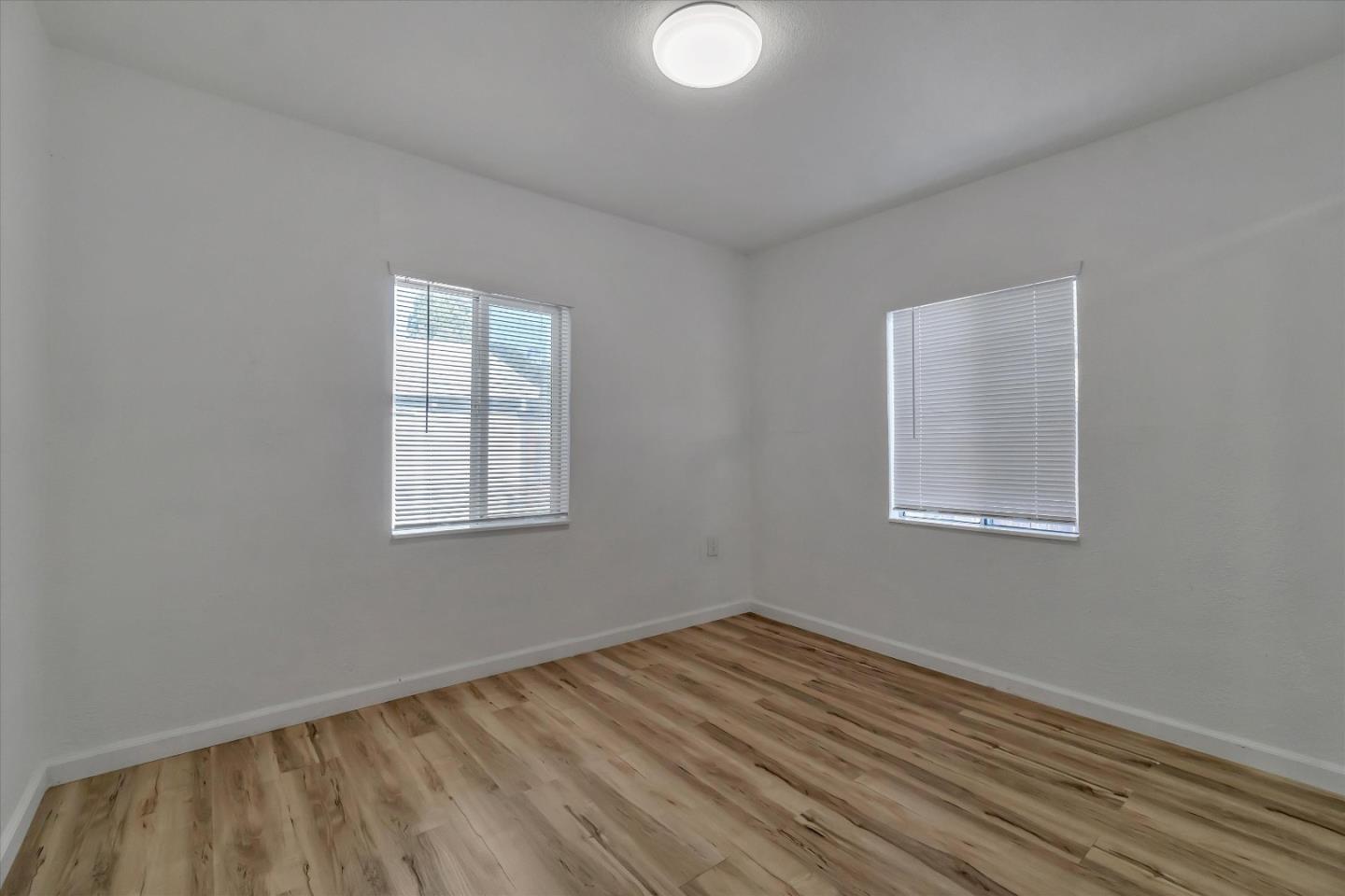 Detail Gallery Image 13 of 19 For 5820 Dewey Blvd, Sacramento,  CA 95824 - 2 Beds | 1 Baths