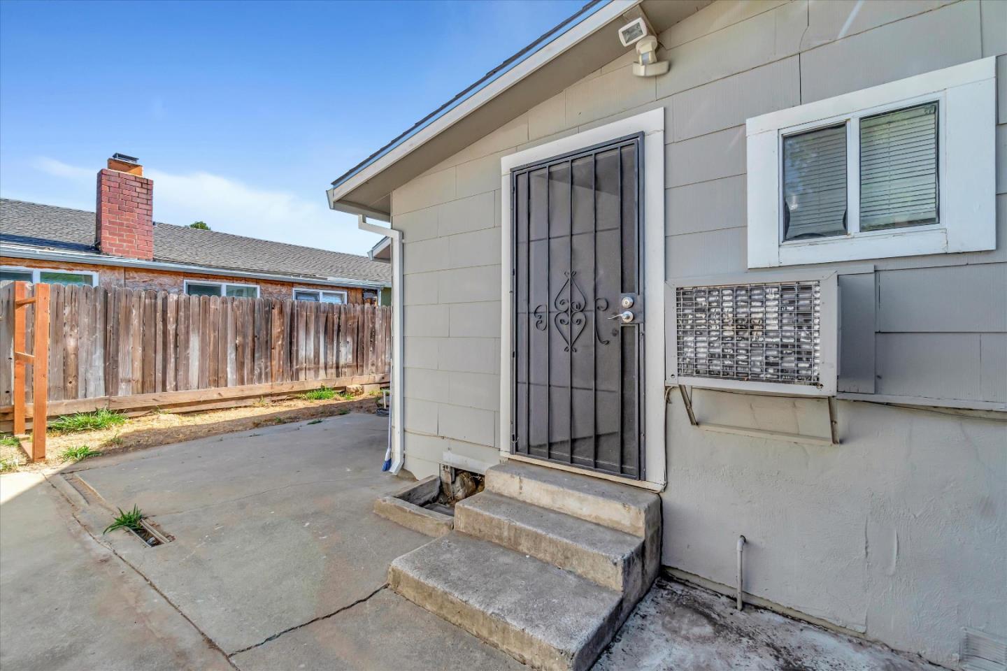 Detail Gallery Image 18 of 19 For 5820 Dewey Blvd, Sacramento,  CA 95824 - 2 Beds | 1 Baths