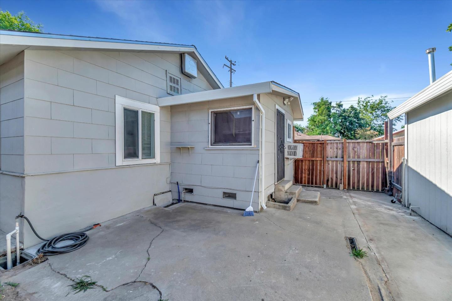 Detail Gallery Image 19 of 19 For 5820 Dewey Blvd, Sacramento,  CA 95824 - 2 Beds | 1 Baths