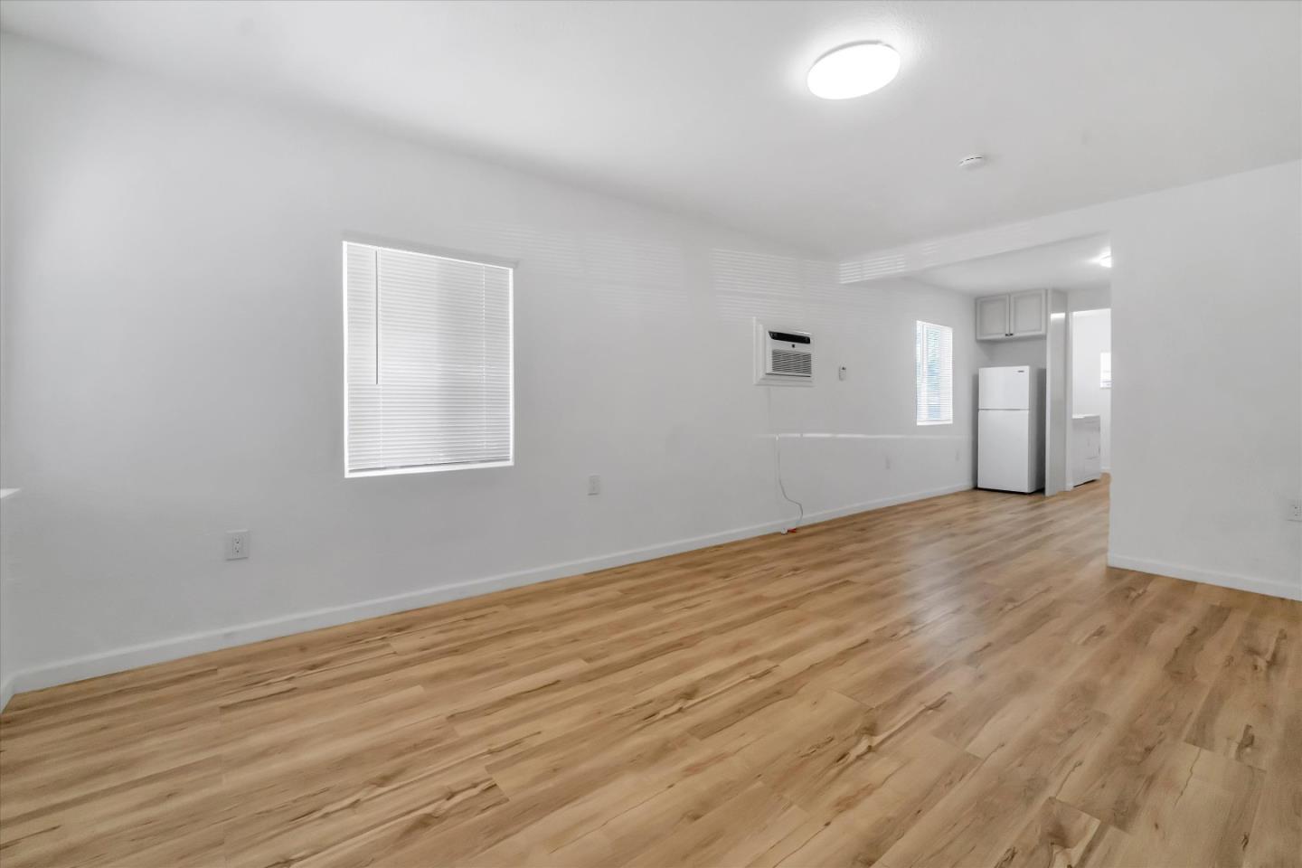 Detail Gallery Image 5 of 19 For 5820 Dewey Blvd, Sacramento,  CA 95824 - 2 Beds | 1 Baths